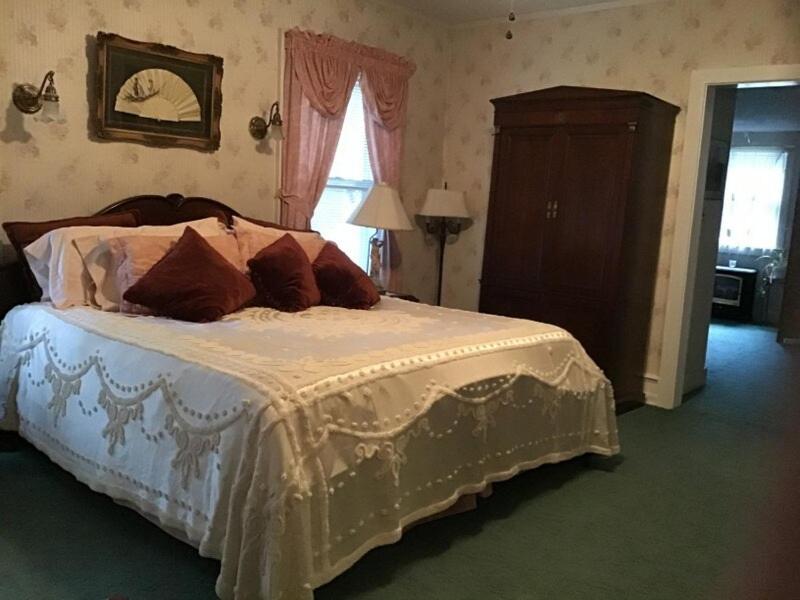 Brookview Manor Inn